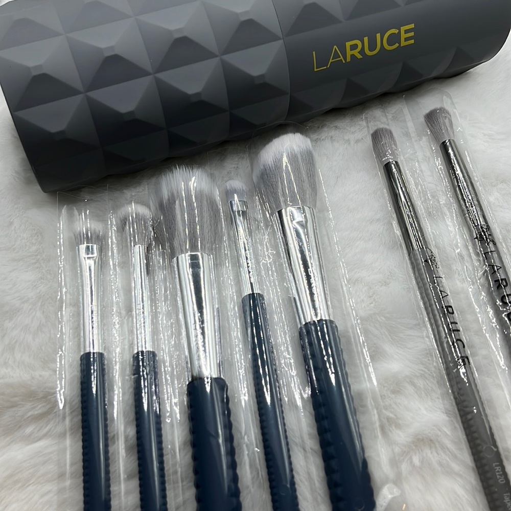 NEW Laruce Complexion and Eye Brush Set with Cup